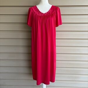 •Shadowline• Vintage Short Sleeved Nightgown - Size Large